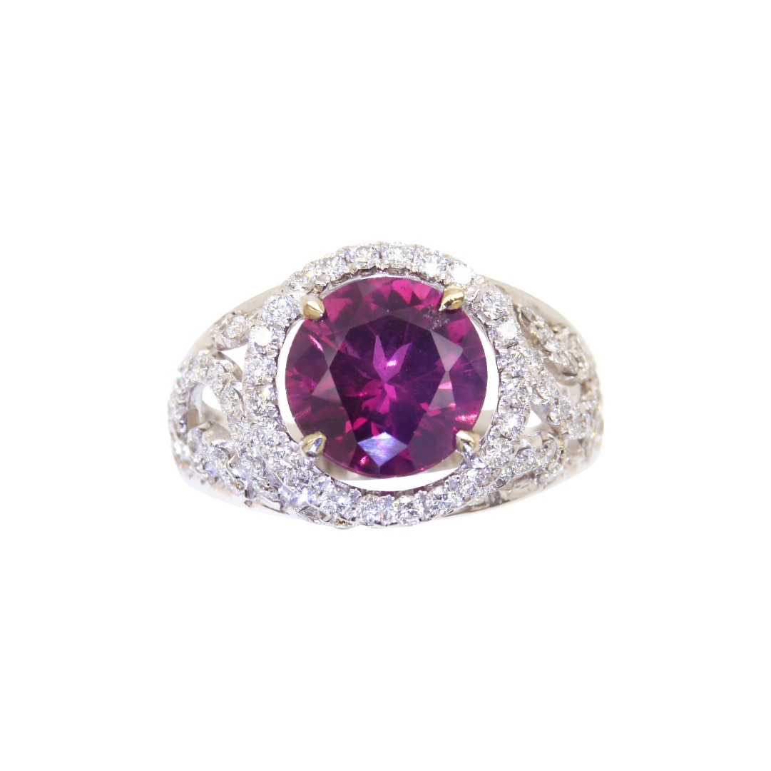 圓滿紅紫色藍寶石鑽戒